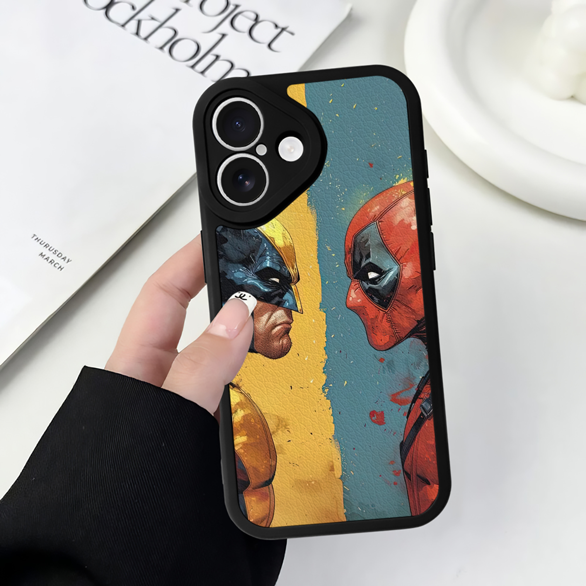 （画像用） Deadpool デッドプール 【iPhone 16シリーズ対応】シリコンスマホケース（レザー調） 材質：シリコン